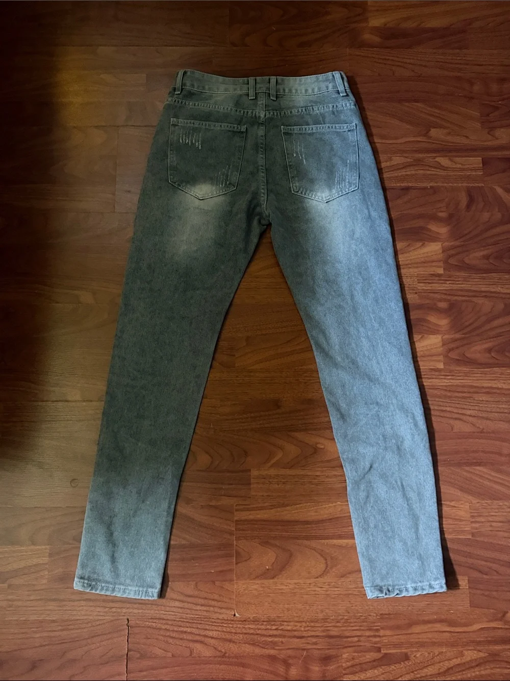 Men's Distressed Gray Star-Print Jeans
